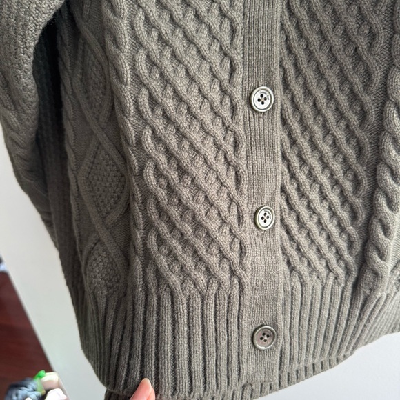 Aritzia Peggy Cardigan - Picture 6 of 12